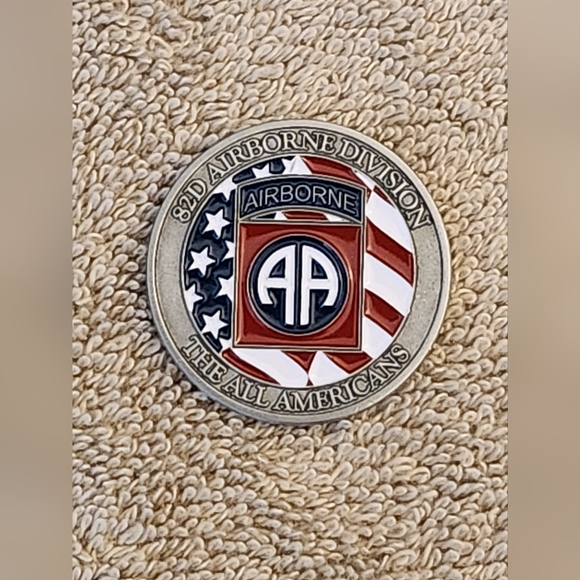 82nd Airborne Division Challenge Coin, NWOT, with Protective Pouch - Picture 1 of 7